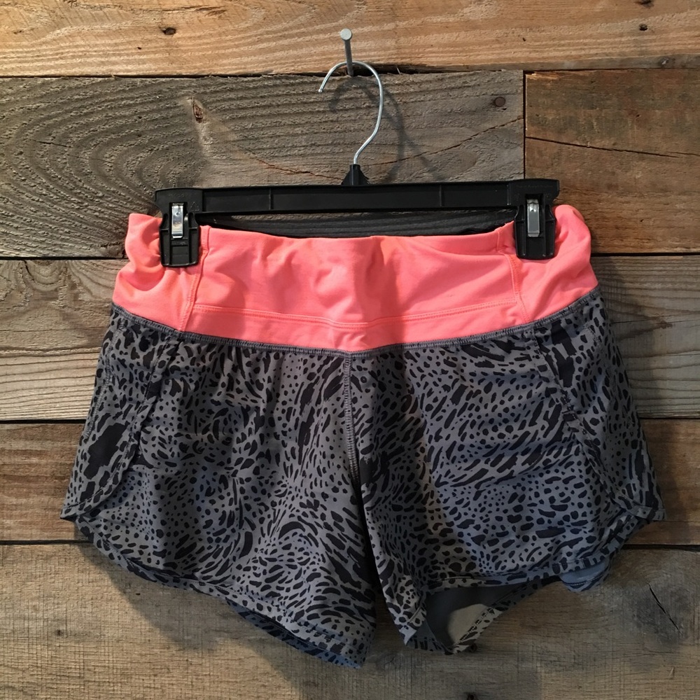 Lululemon run times short 4" SIZE 4